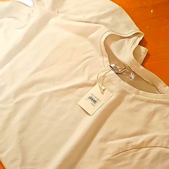 Banana Republic The signature Tee collection shirt Brand New with tag - Picture 3 of 7